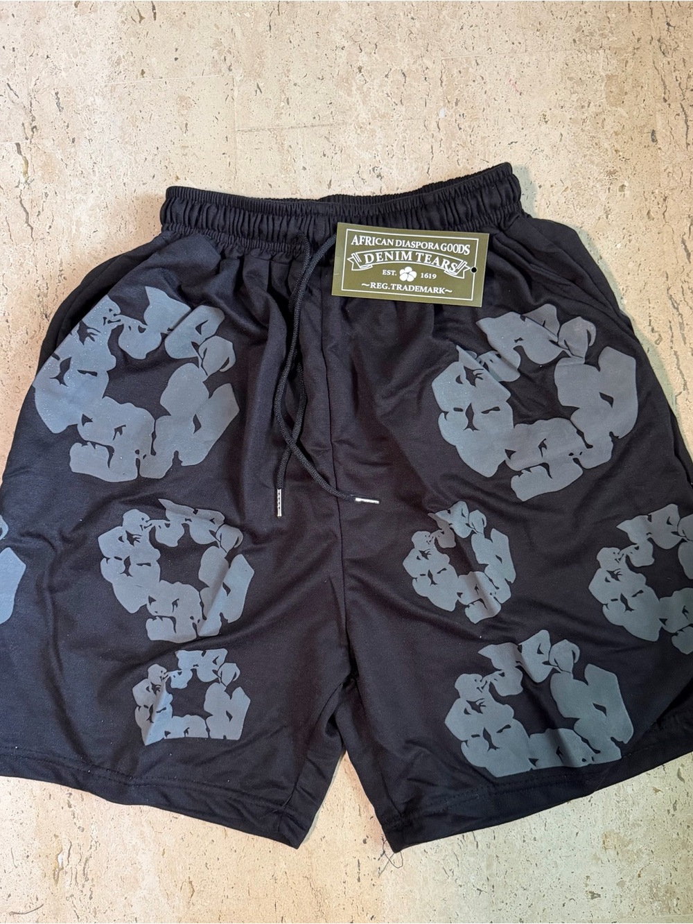 Denim Tears Faded Mono Cotton Wreath Sweatshorts Black and Gray Men’s Small